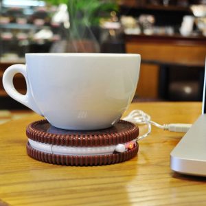 mustard-hot-cookie-usb-powered-drink-warming-coaster-lifestyle1